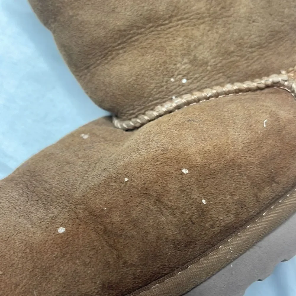 UGG Kids Bailey Bow II Chestnut Short Boots. Size 3.
